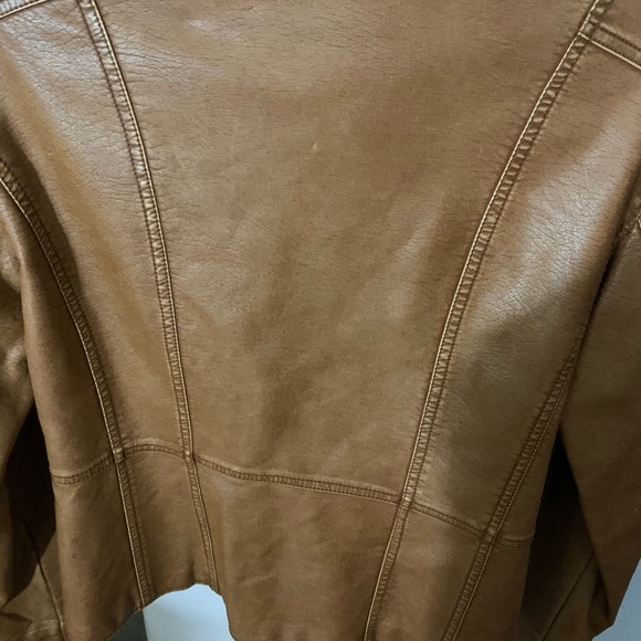 EUC tan faux leather coat from dress barn, size M - Picture 6 of 6